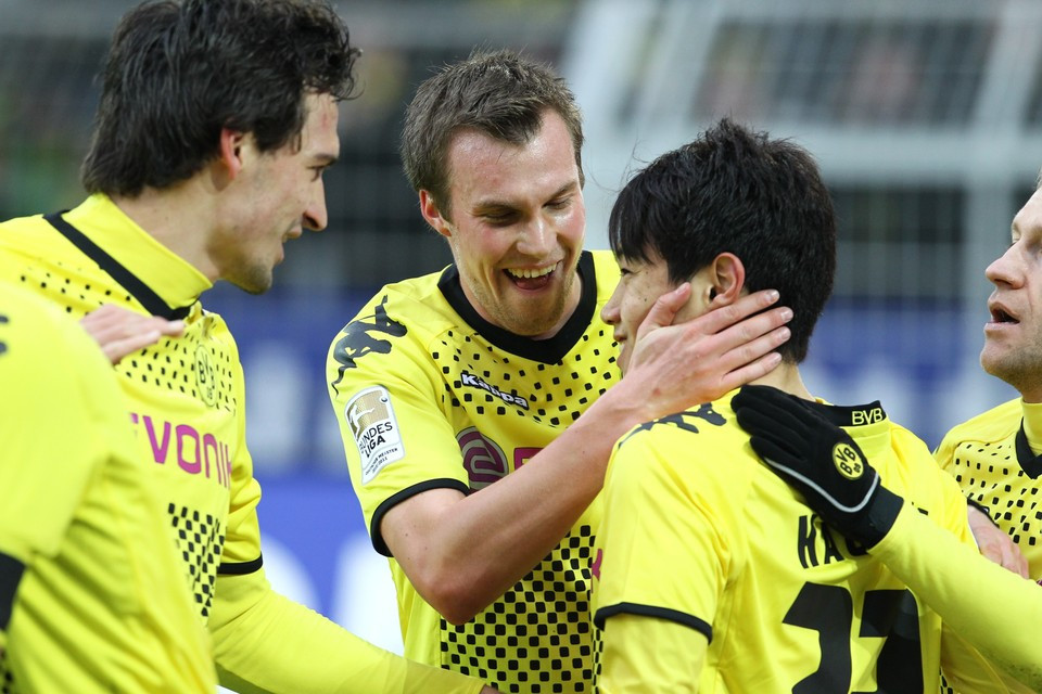 Kevin Großkreutz herzt Shinji Kagawa