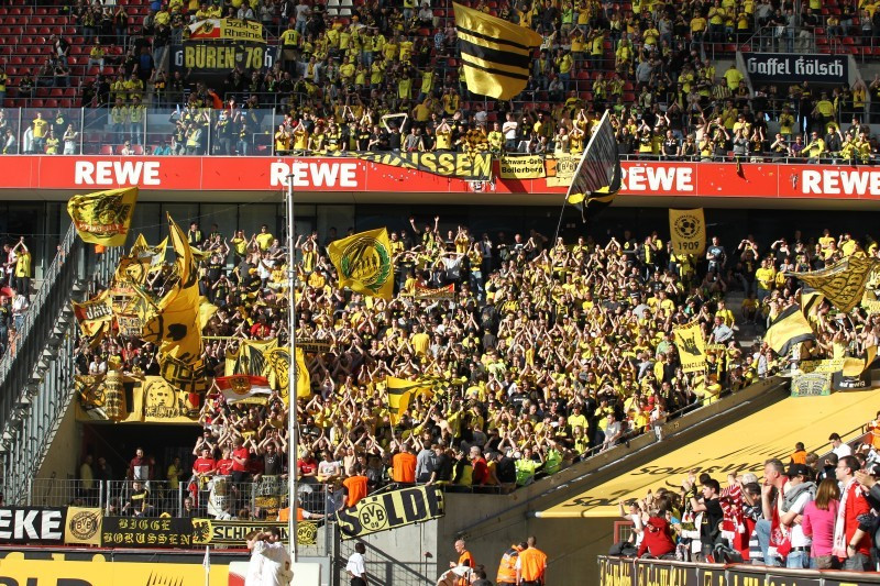 Kleiner und verwinkelter Gästeblock im Müngersdorfer Stadion