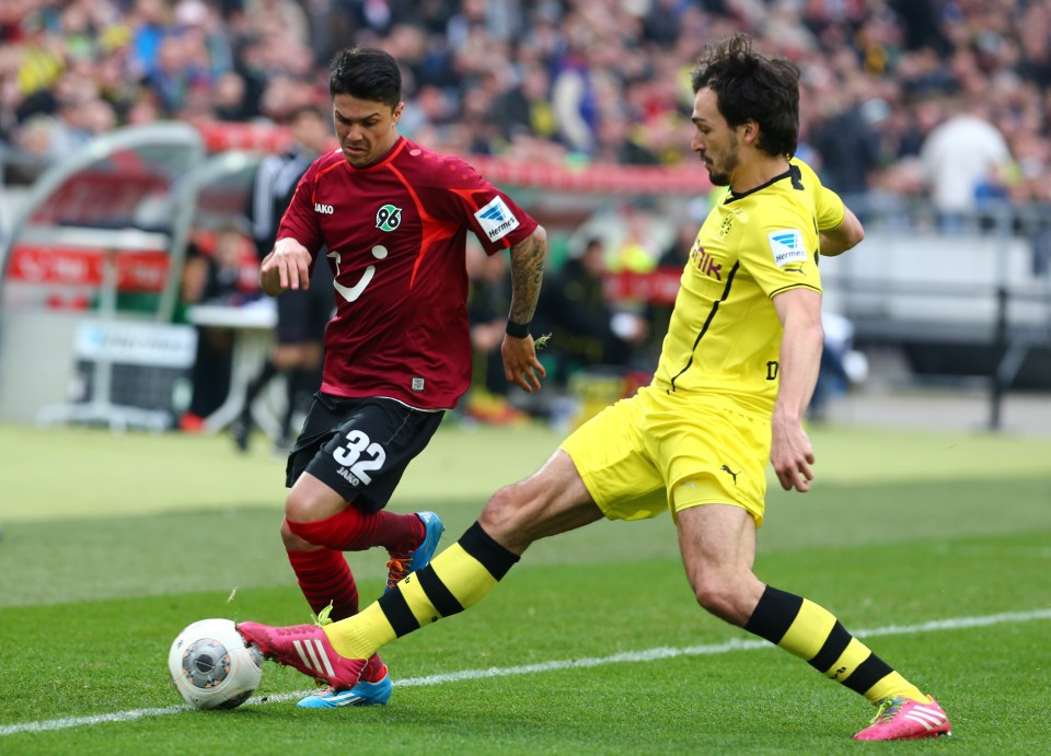 Hummels im Zweikampf mit Leo Bittencourt