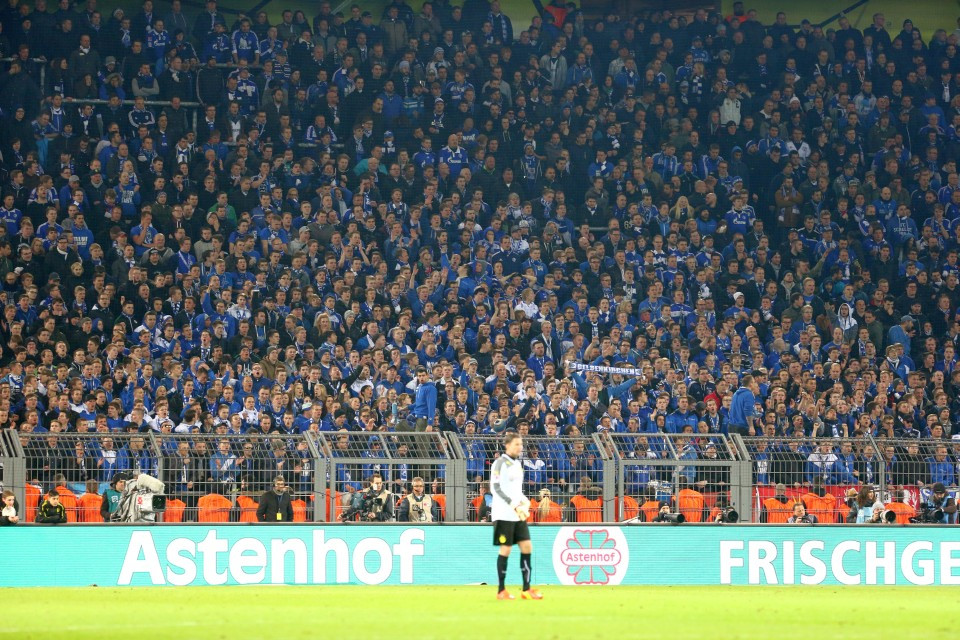 Gästeblock beim Derby