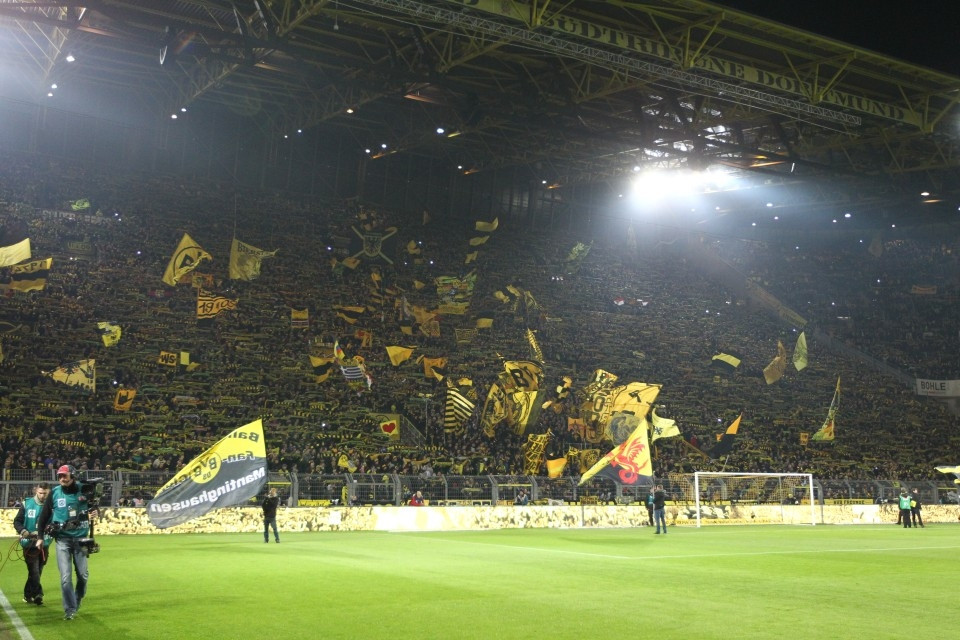 Nur ein Vorzug der Bundesliga: Volle Stadien!