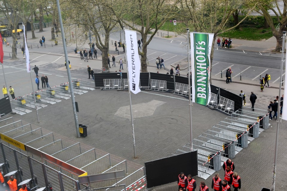 Start gegen Frankfurt mit Sichtschutz