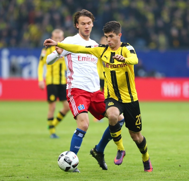 Albin Ekdal gegen Christian Pulisic im Hinspiel