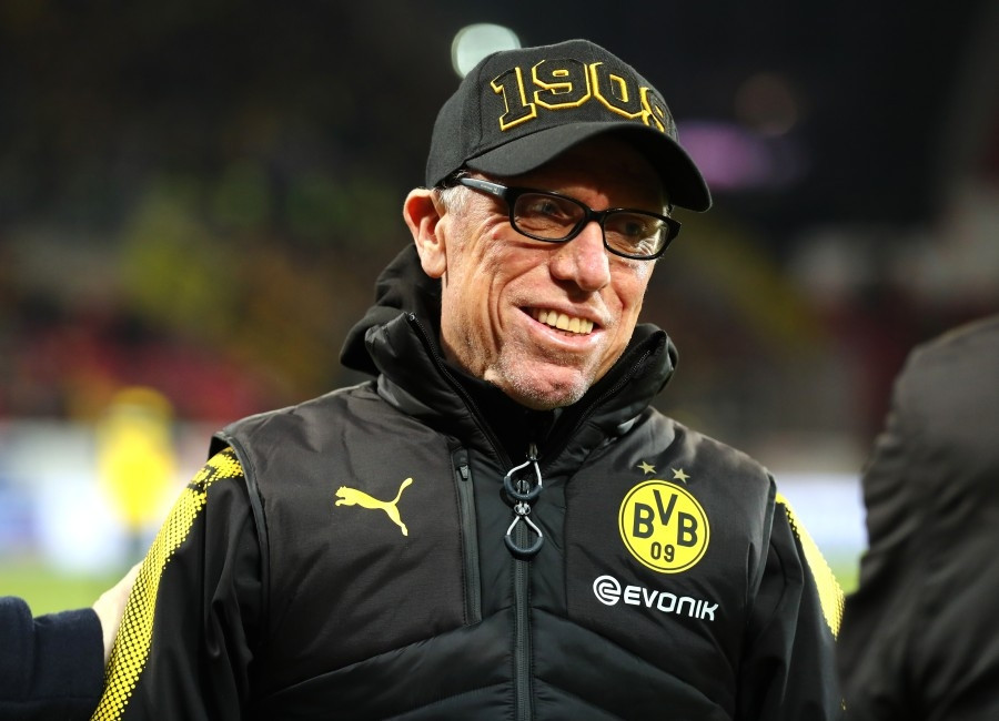 Für die Kölner ein ungewohntes Bild: Peter Stöger in BVB-Montur