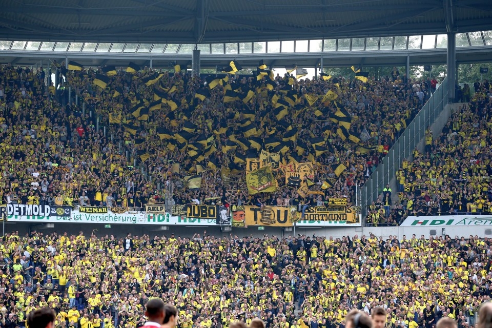 Auch diesmal dürfte der Gästeblock voll werden. Fast 5.000 BVB-Fans reisen mit nach Hannover.