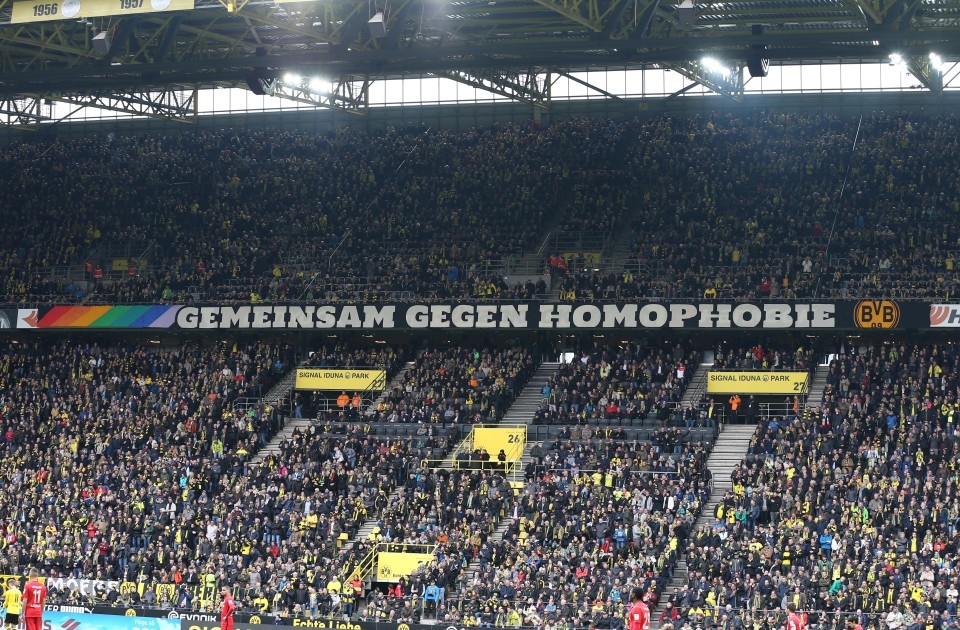 Homosexualität im Fußball – Warum 11Freunde fetzt und Philipp Lahm mal besser die Klappe gehalten hätte