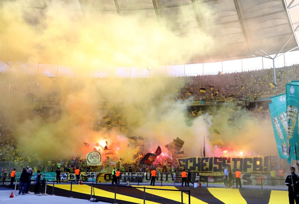 Was Stadionbesucher von Pyrotechnik halten